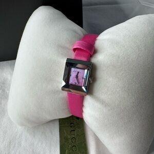 ❤️ Gucci YA128533 G-Frame 18MM Women's Fuchsia Pink Satin Watch